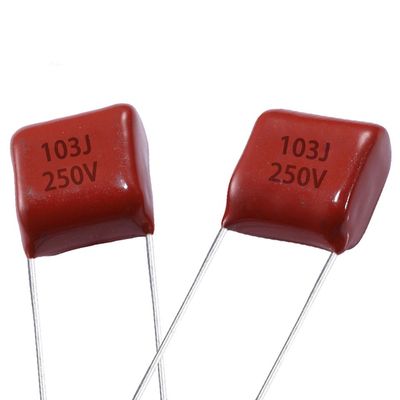 고온을 치료하는 154J 100V 금속화 폴리에스터 필름 콘덴서 본인